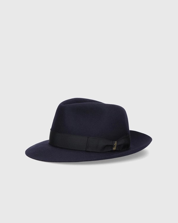 ШАПКА Borsalino for Men - 114665/0411 ШАПКА - Hats & Gloves - Състав: 100% Естествен Филц Периферия 6см. Рипсена лента с дебелина 3см Ултралек модел - 50гр. Немачкаем филц, който запазва формата си