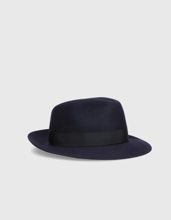 ШАПКА Borsalino for Men - 114665/0411 ШАПКА - Hats & Gloves - Състав: 100% Естествен Филц Периферия 6см. Рипсена лента с дебелина 3см Ултралек модел - 50гр. Немачкаем филц, който запазва формата си