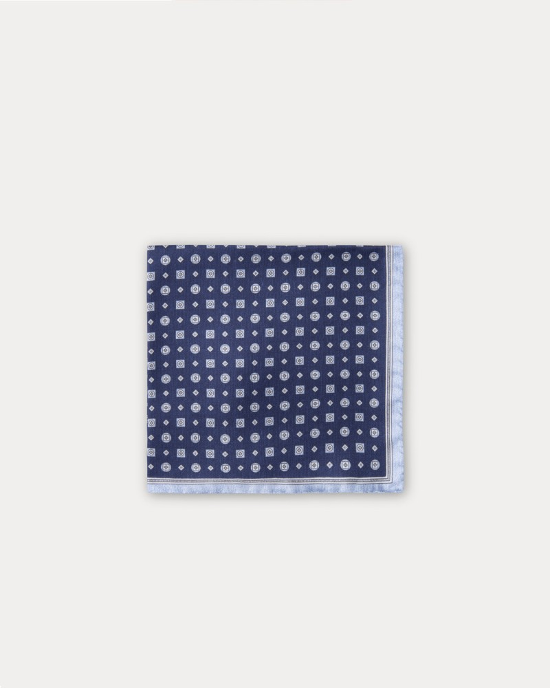 КЪРПА Hackett London OS, HM012462/595 КЪРПА, Ties & Cufflinks, 5059747285862 КЪРПА Hackett London - HM012462/595 КЪРПА - Ties & Cufflinks - Състав: 100% Коприна Цвят: Т.Синьо Графичен принт Ръчен подгъв