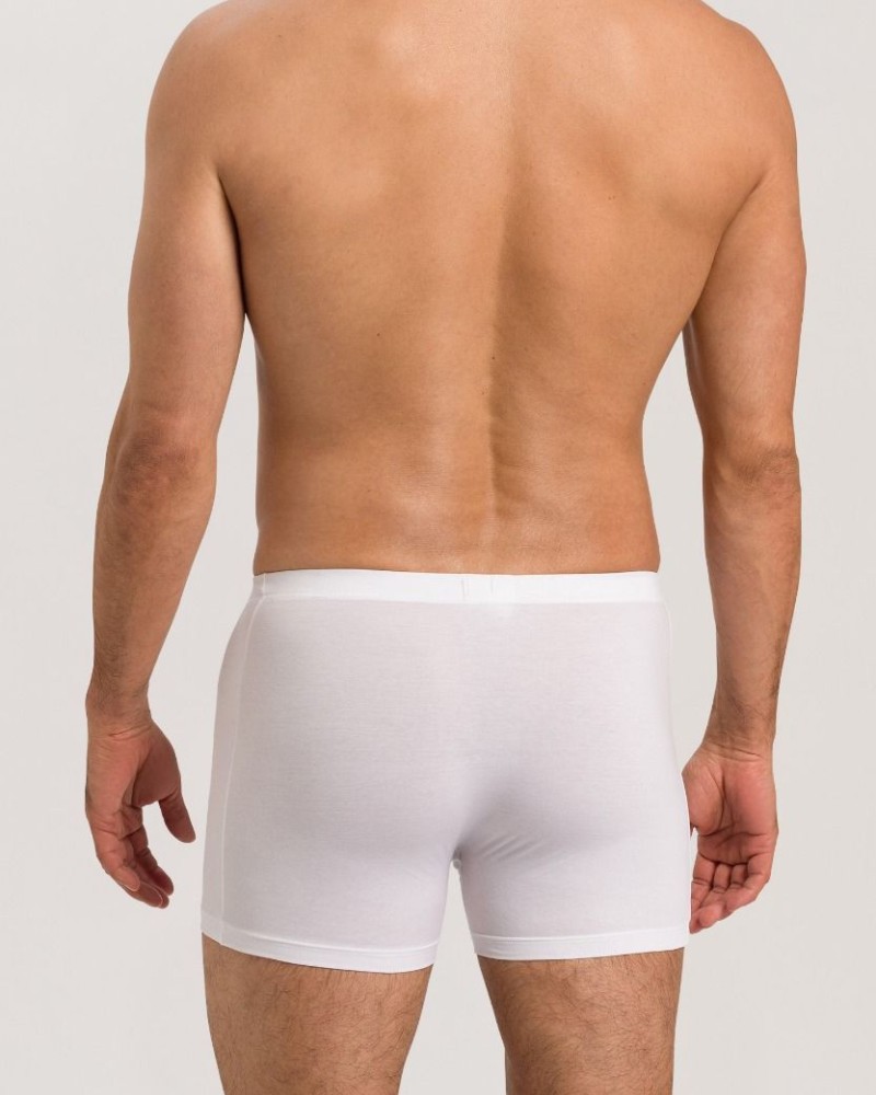 БОКСЕРКИ/COTTON SENSATION - БОКСЕРКИ/COTTON SENSATION -  - Боксерки LONG LEG/HANRO Цвят: бяло Серия: COTTON SENSATION Състав: 88% памук, 12% еластан Фина материя от висок клас памук и еластан Скрит ластичен колан Копче и подплата в долната част Модела по 