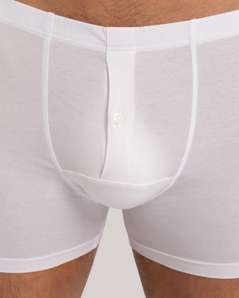 БОКСЕРКИ/COTTON SENSATION - БОКСЕРКИ/COTTON SENSATION -  - Боксерки LONG LEG/HANRO Цвят: бяло Серия: COTTON SENSATION Състав: 88% памук, 12% еластан Фина материя от висок клас памук и еластан Скрит ластичен колан Копче и подплата в долната част Модела по 
